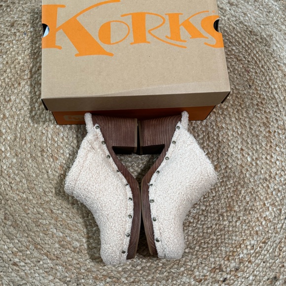 Korks by Kork-Ease Teddy Comfort Faux Shearling Natural Clogs Women’s Size 11 - Picture 3 of 5